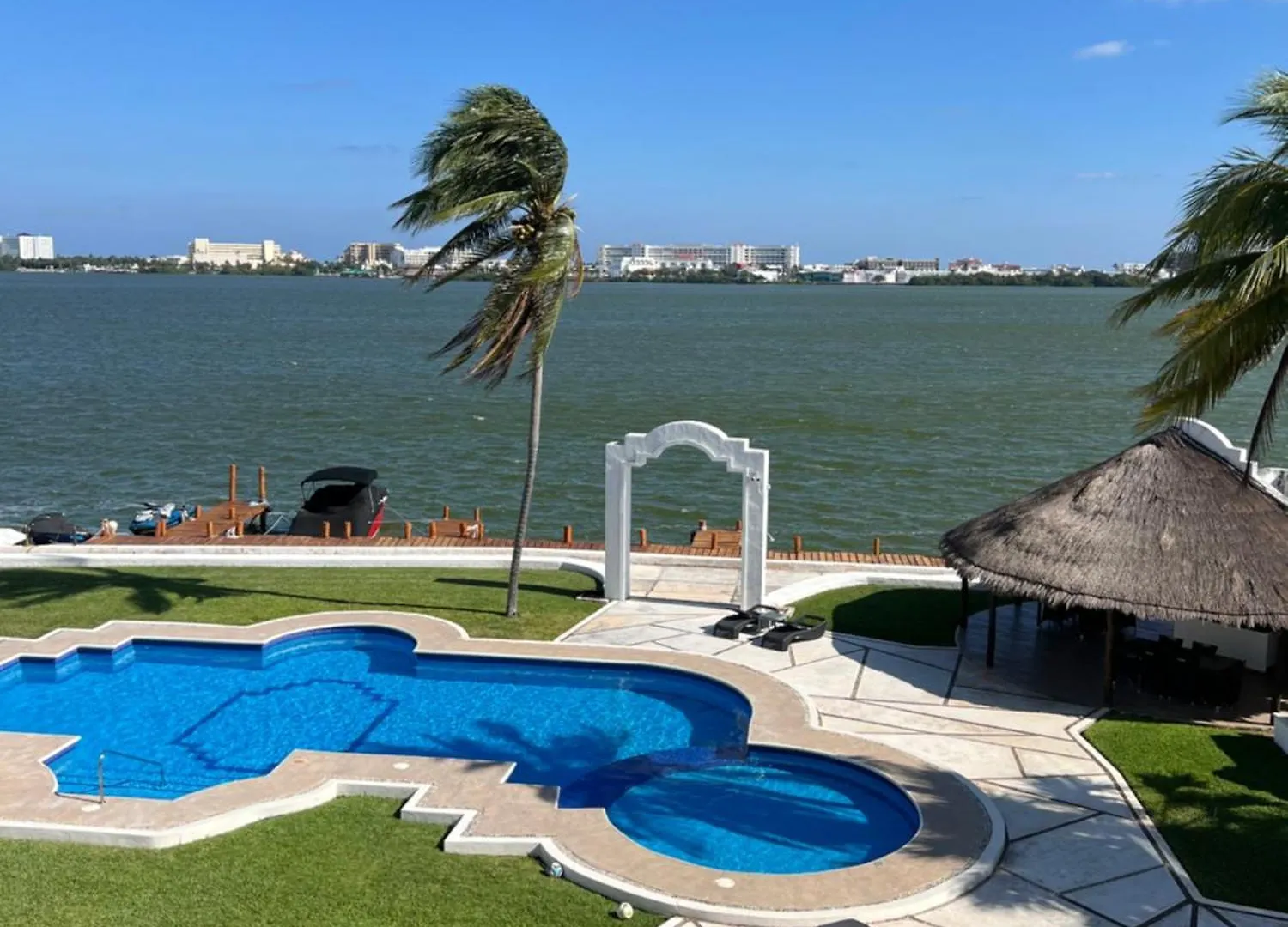Penthouse Frente A La Laguna Cancun